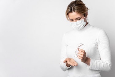 Respiratoriai ir kitos veido kaukės: ką pasirinkti apsaugai nuo viruso?